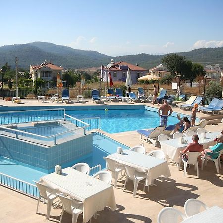 אולודניץ Cypriot Hotel מראה חיצוני תמונה
