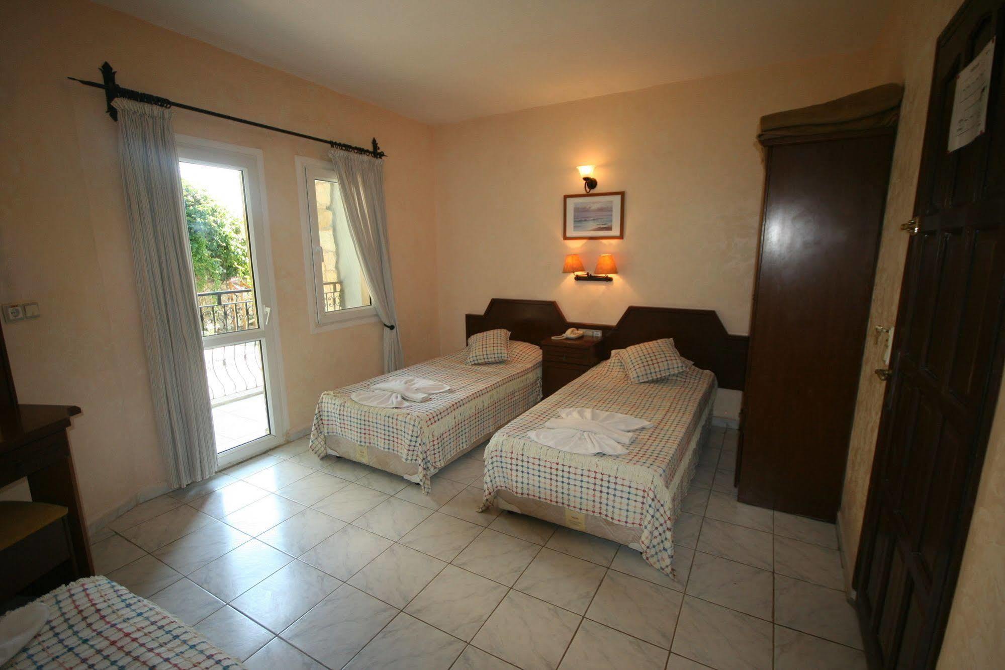 אולודניץ Cypriot Hotel מראה חיצוני תמונה