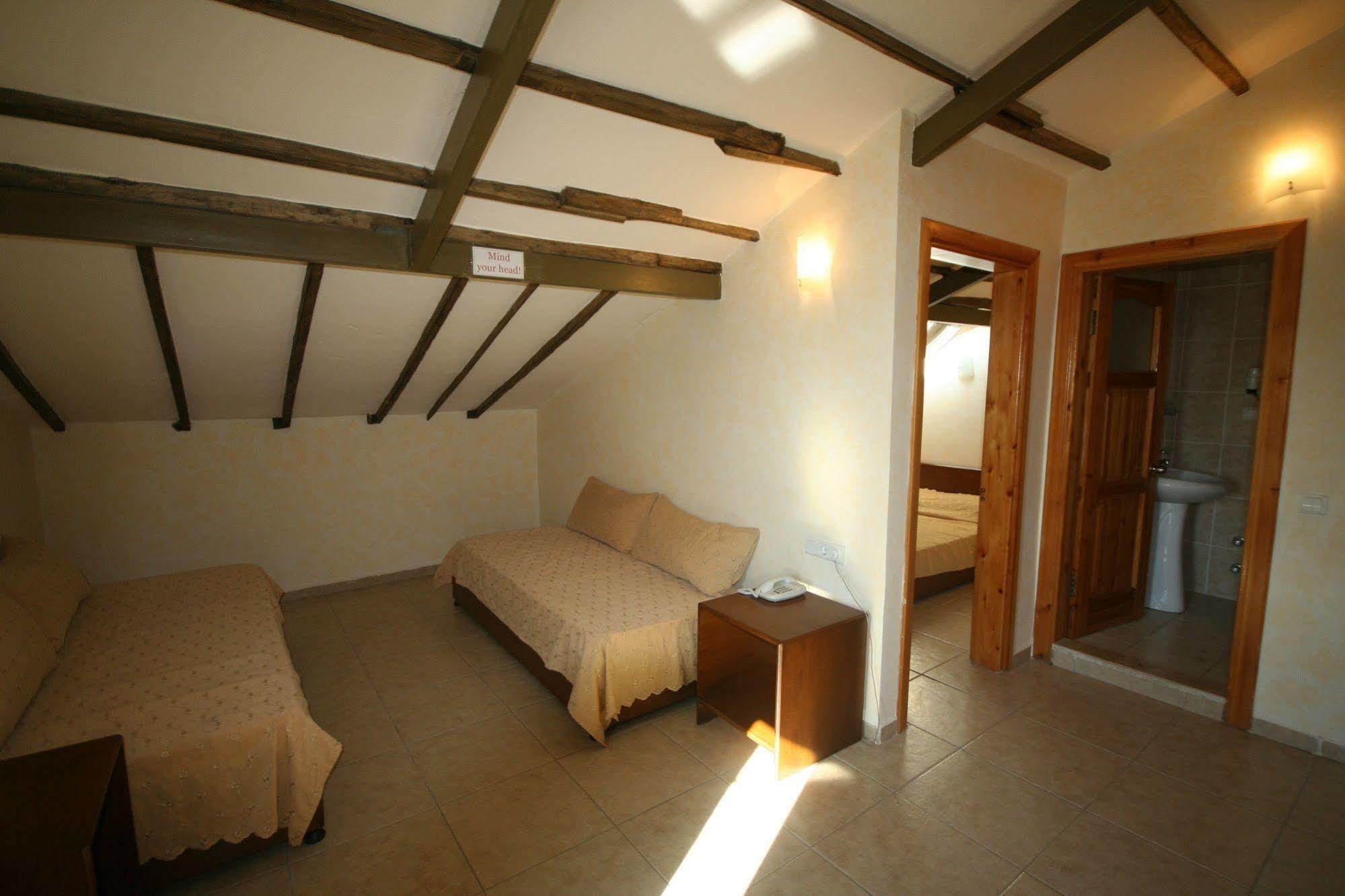 אולודניץ Cypriot Hotel מראה חיצוני תמונה