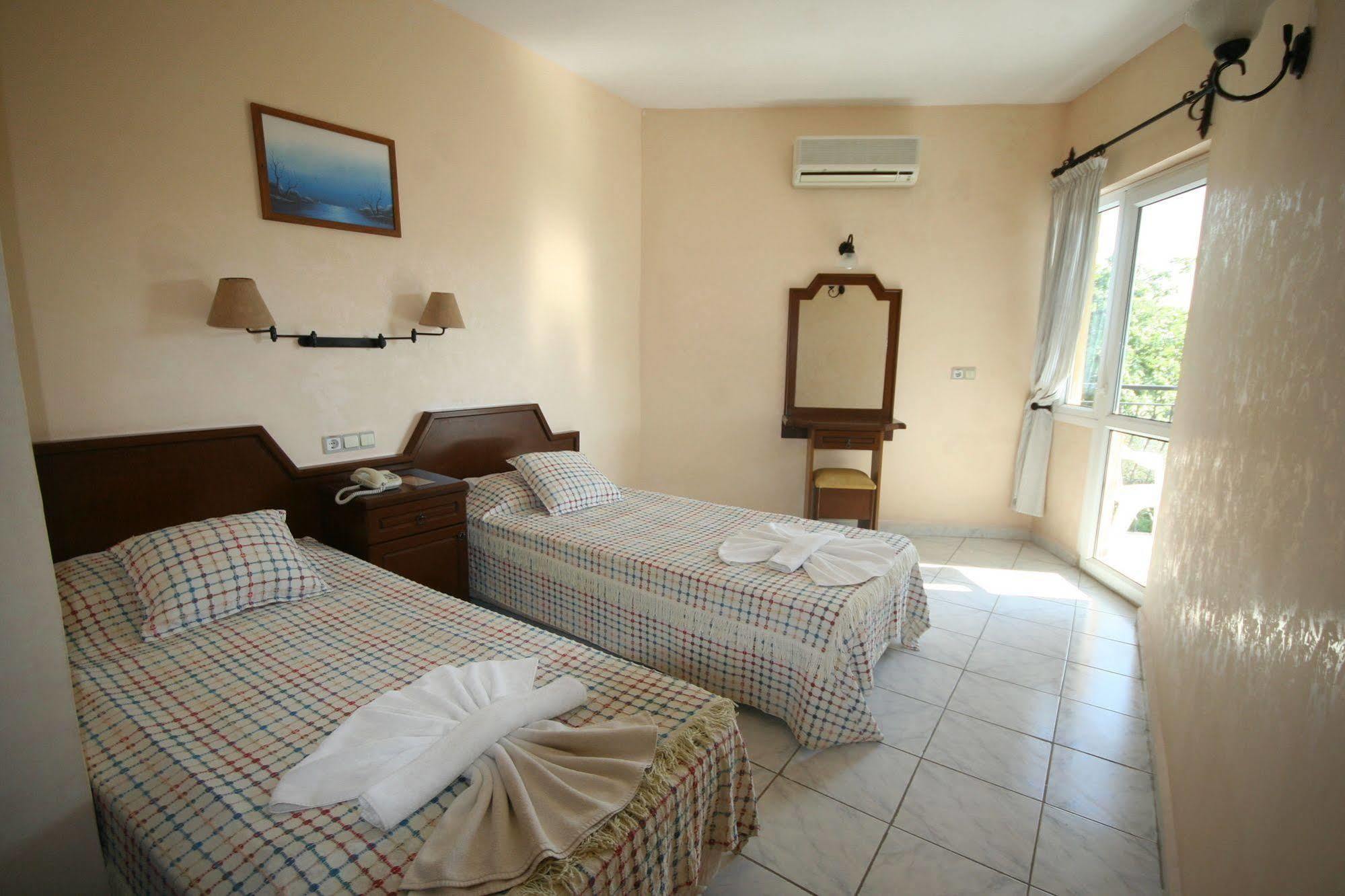 אולודניץ Cypriot Hotel מראה חיצוני תמונה