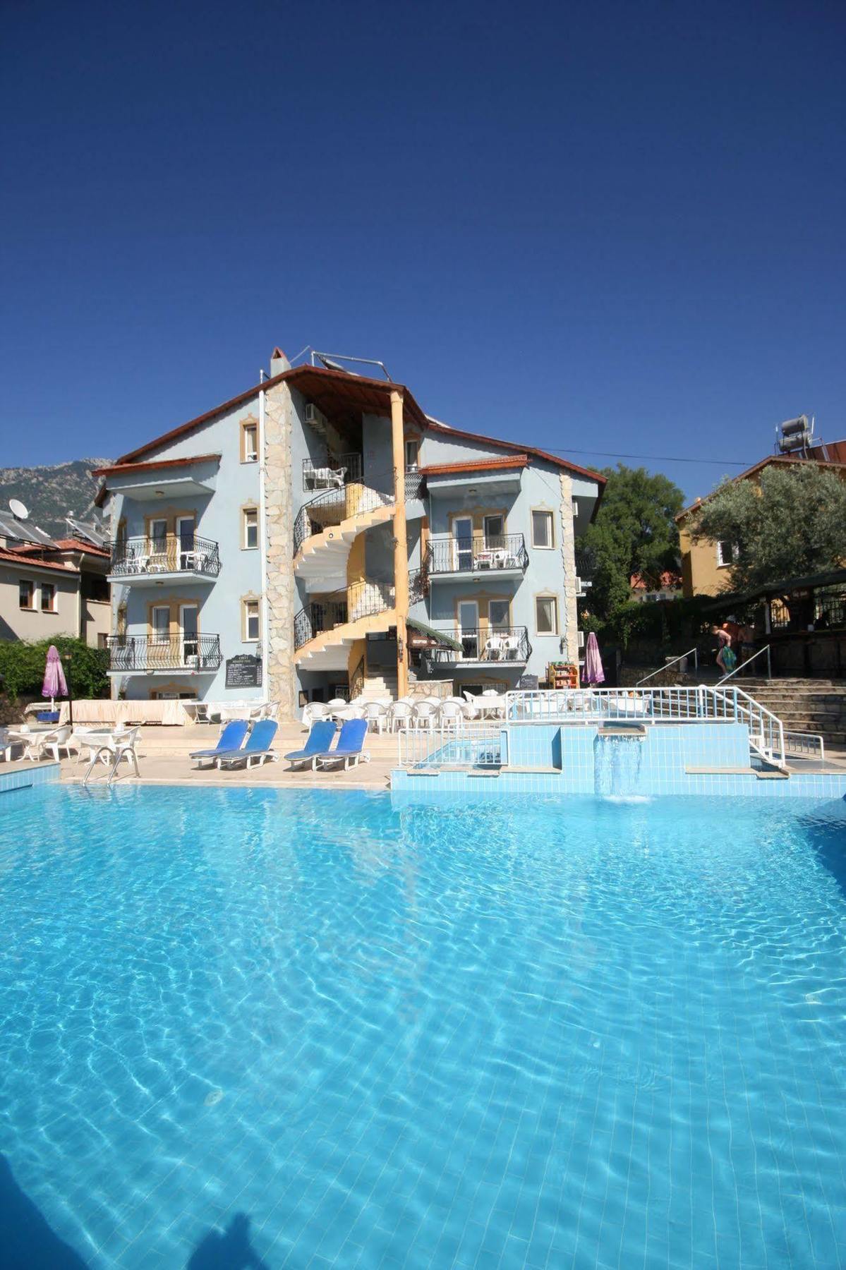 אולודניץ Cypriot Hotel מראה חיצוני תמונה