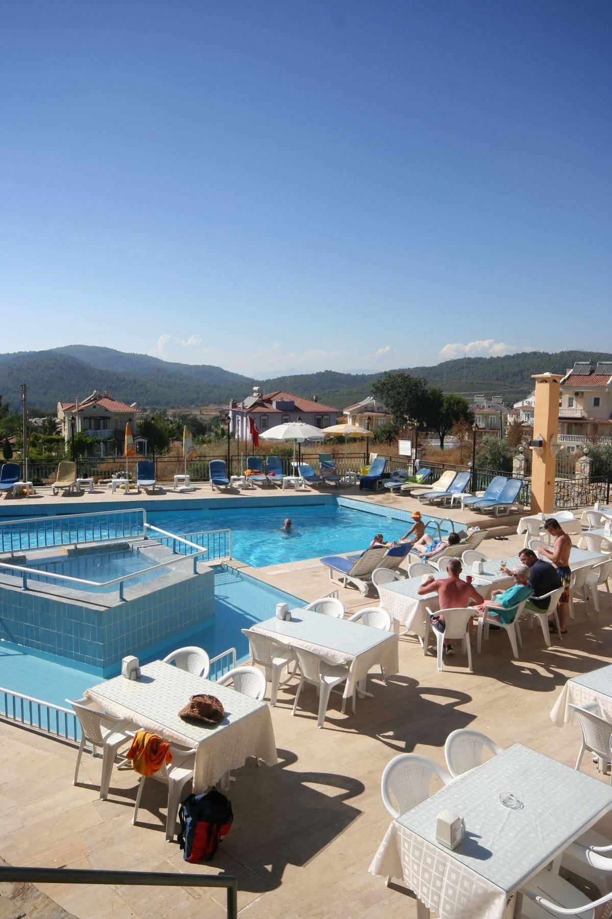 אולודניץ Cypriot Hotel מראה חיצוני תמונה