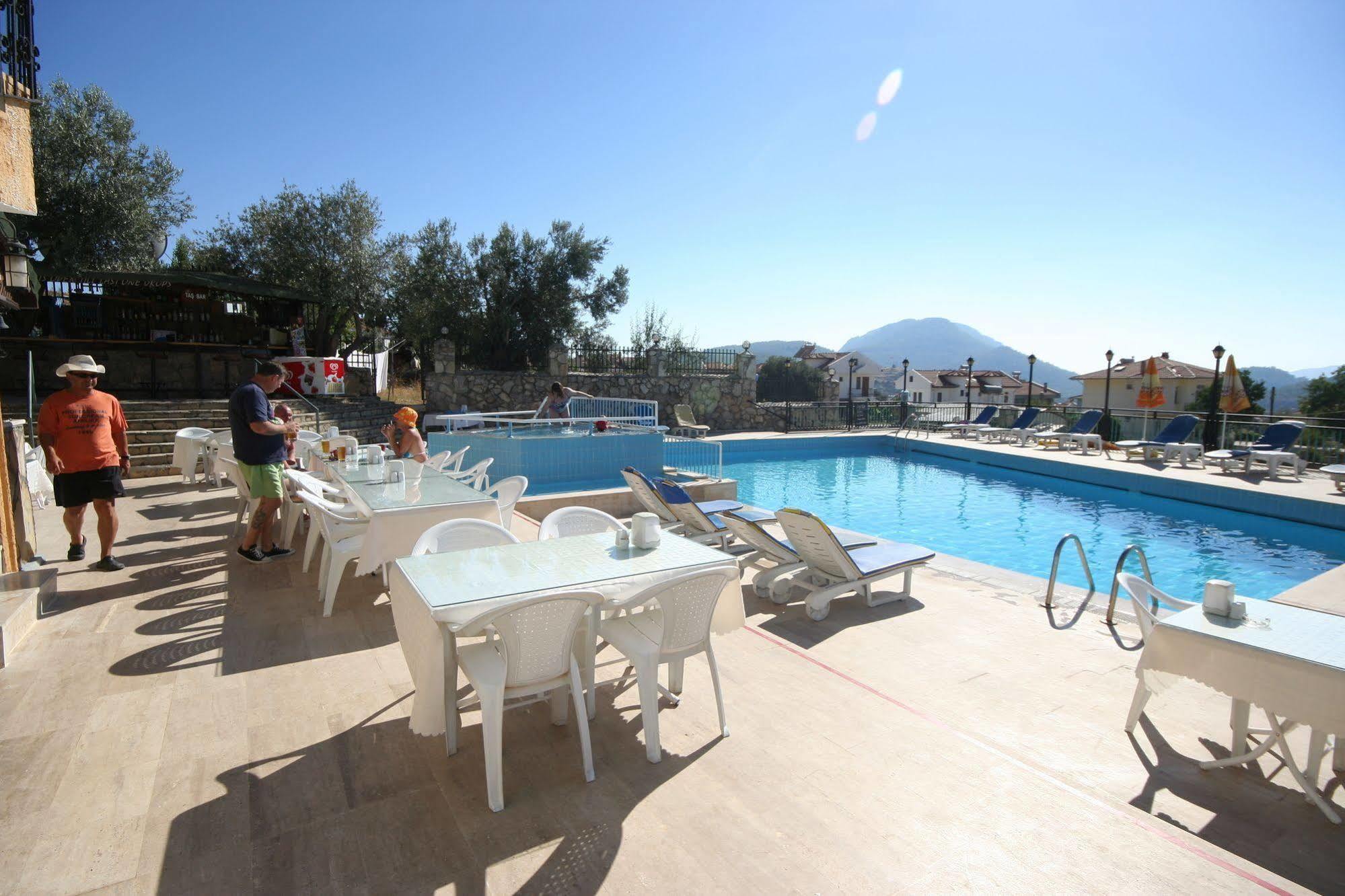 אולודניץ Cypriot Hotel מראה חיצוני תמונה